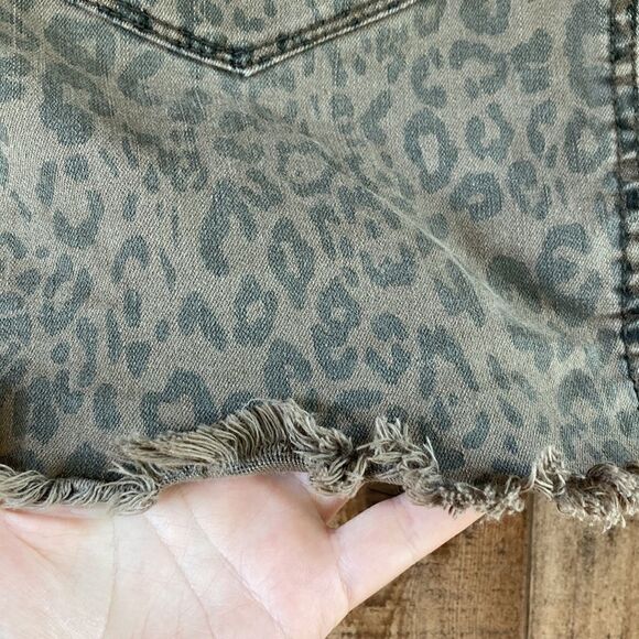Mudd Flx Stretch Raw Hem Animal Print Mini Skirt - Picture 5 of 7